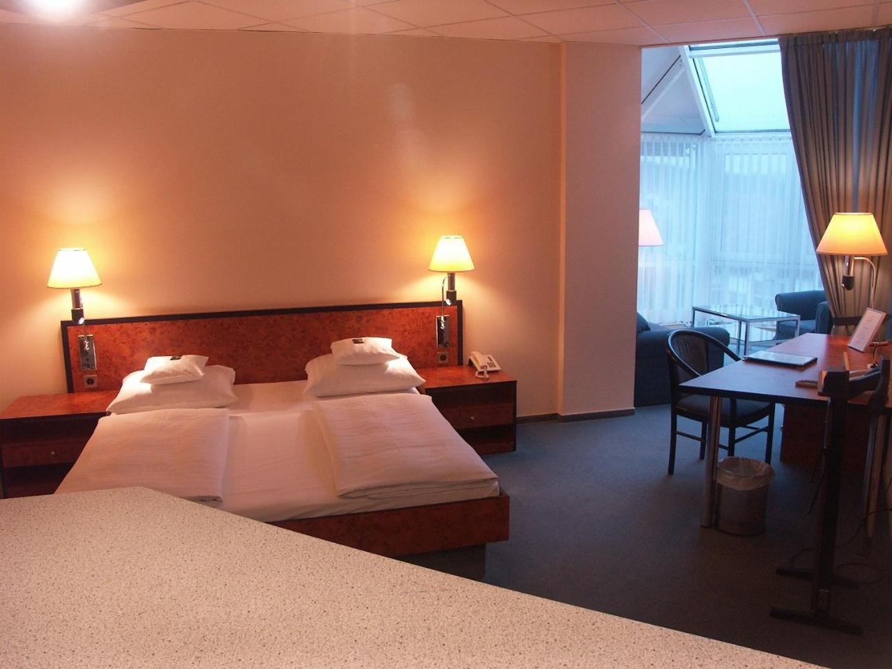 Hotel Arkadia Friedrichsdorf Exteriör bild